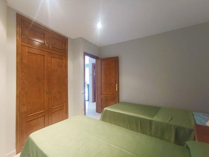 2 bedrooms apartment for rent in Huesca, Spain - Image 12