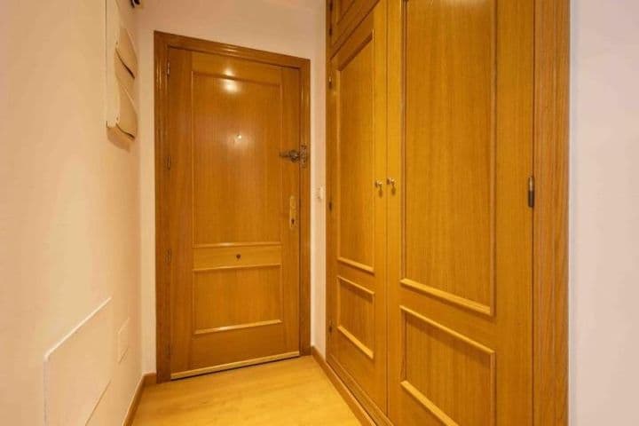 2 bedrooms apartment for rent in Centro, Spain - Image 8