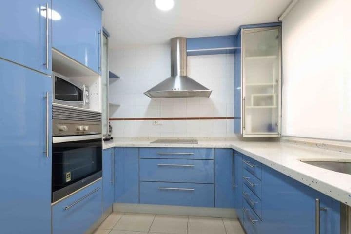 2 bedrooms apartment for rent in Centro, Spain - Image 3