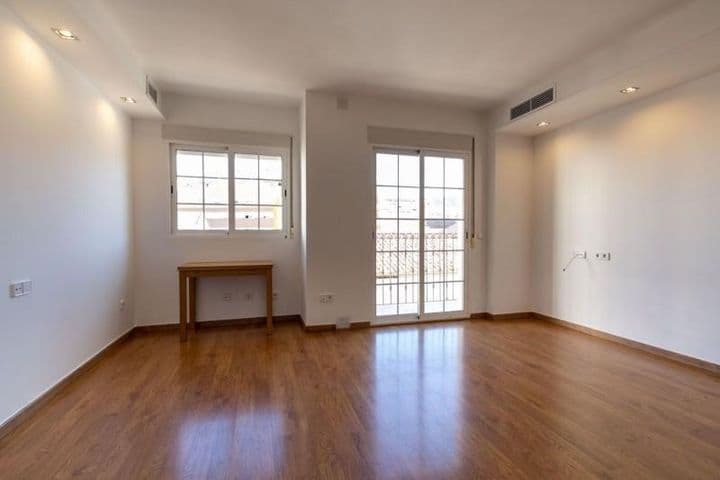 1 bedroom apartment for rent in Centro, Spain - Image 8