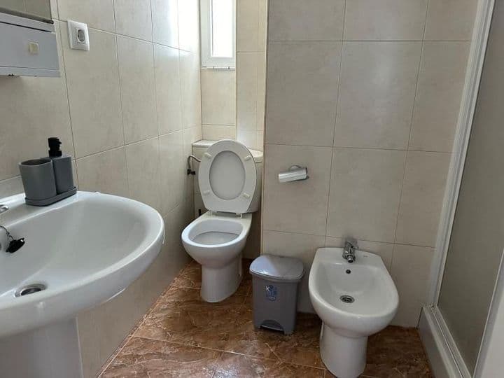 3 bedrooms apartment for rent in Centro, Spain - Image 8