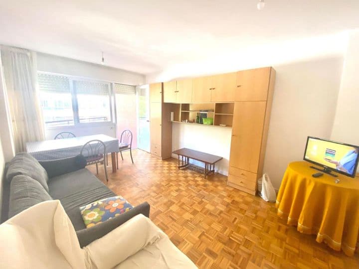 4 bedrooms apartment for rent in Vigo, Spain - Image 2