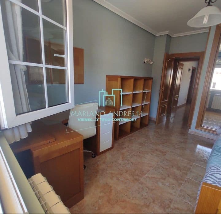 3 bedrooms apartment for rent in Leon, Spain - Image 12