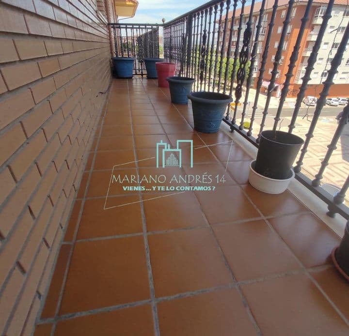 3 bedrooms apartment for rent in Leon, Spain - Image 8