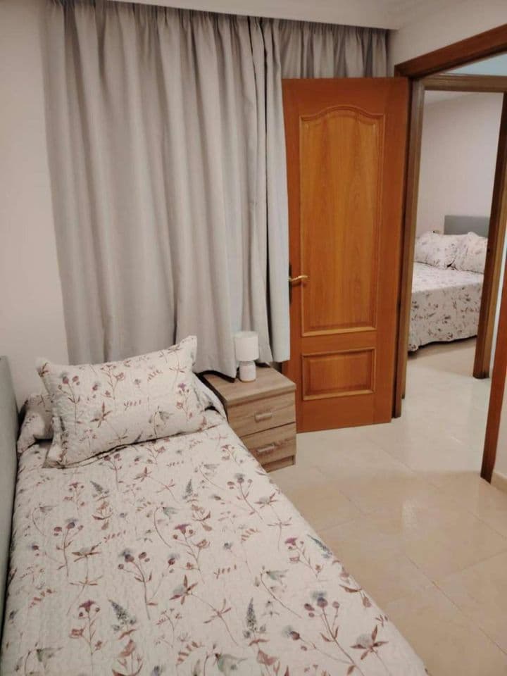 2 bedrooms apartment for rent in Centro Ciudad, Spain - Image 4