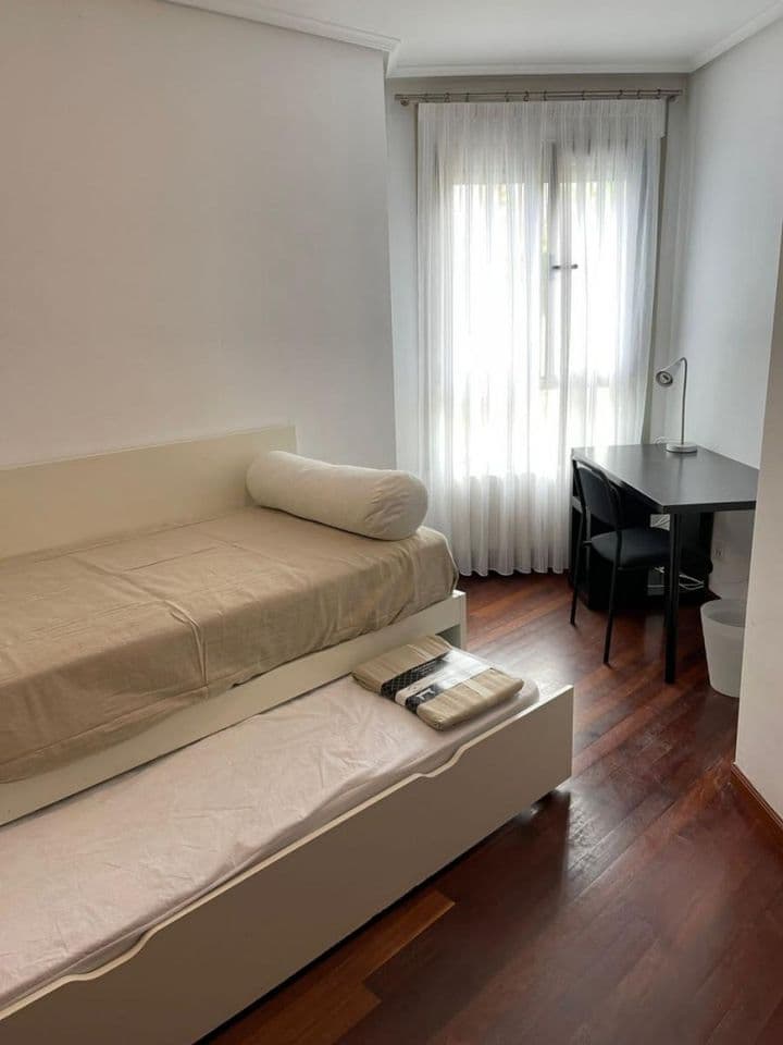 2 bedrooms apartment for rent in Santander, Spain - Image 8