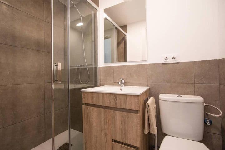 1 bedroom apartment for rent in Sants-Montjuic, Spain - Image 6