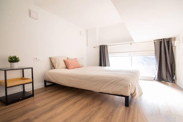 1 bedroom apartment for rent in Sants-Montjuic, Spain - Image 10