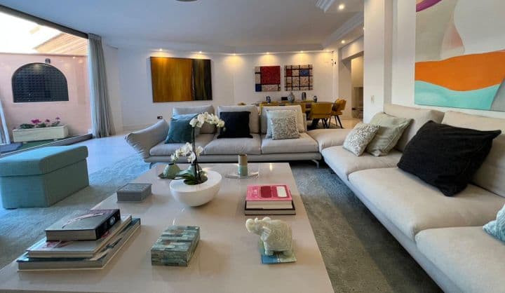 4 bedrooms apartment for rent in Marbella, Spain - Image 2