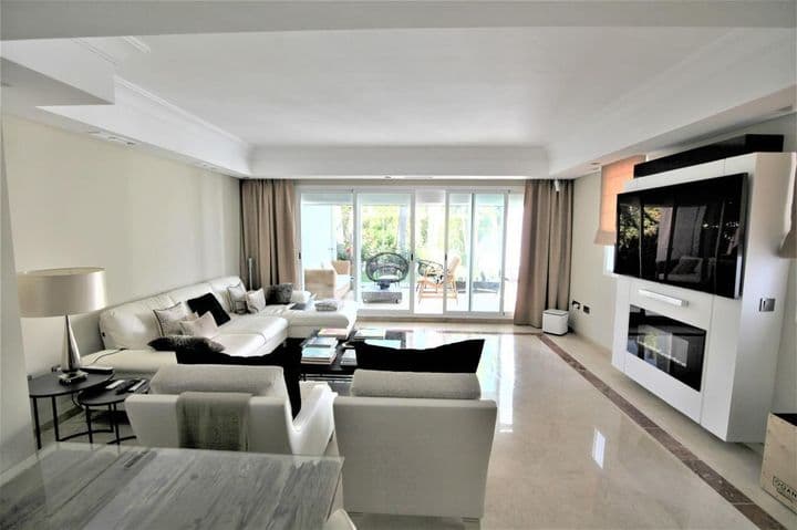 5 bedrooms house for rent in Marbella, Spain - Image 2