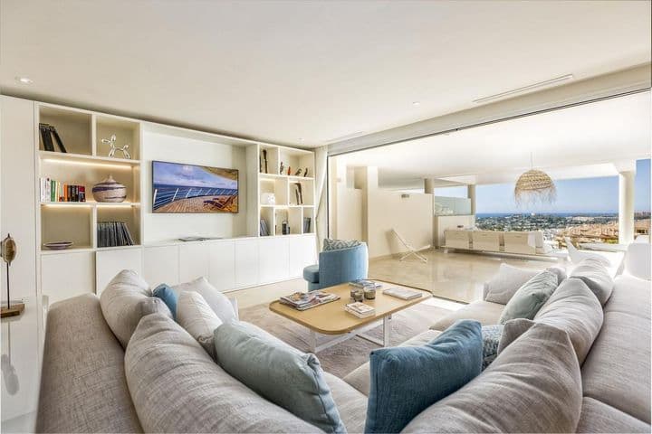 3 bedrooms apartment for sale in Nueva Andalucia, Spain