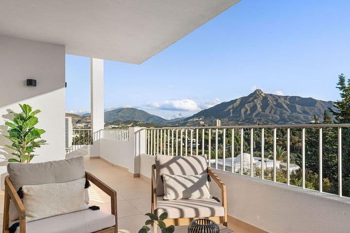 4 bedrooms apartment for sale in Nueva Andalucia, Spain - Image 2