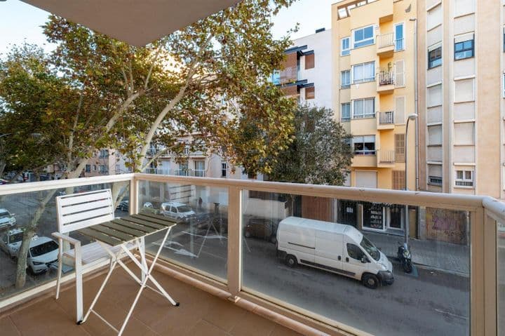 2 bedrooms apartment for rent in Arxiduc, Spain - Image 4