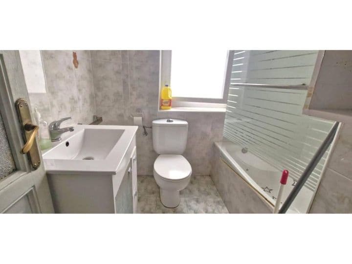 3 bedrooms apartment for rent in Palencia, Spain - Image 3