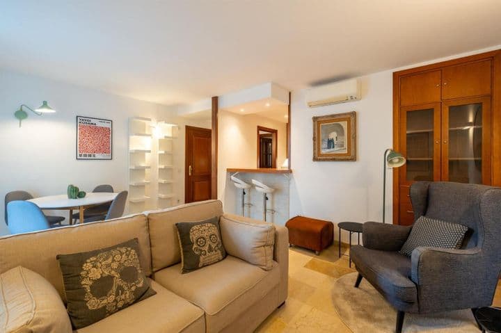 2 bedrooms apartment for rent in Arxiduc, Spain - Image 6