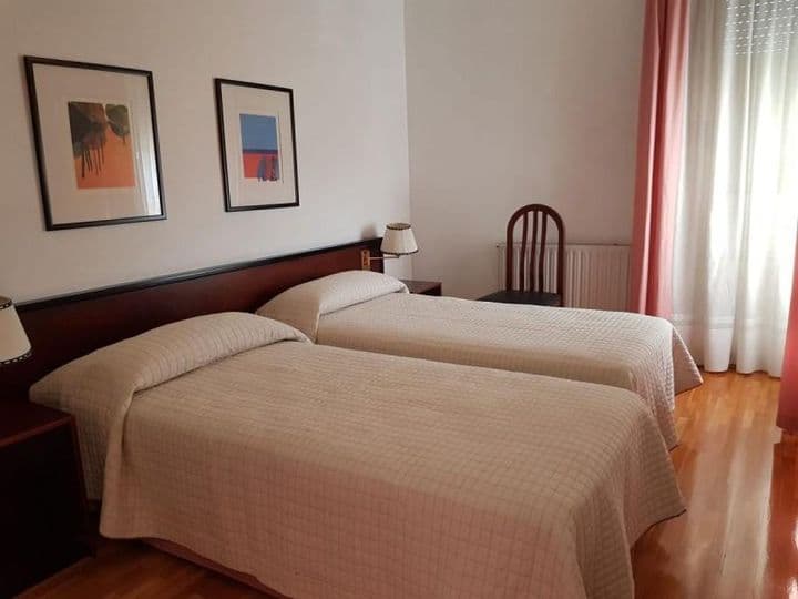 2 bedrooms apartment for rent in Pamplona, Spain - Image 2