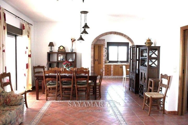 5 bedrooms house for rent in Sayalonga, Spain - Image 4