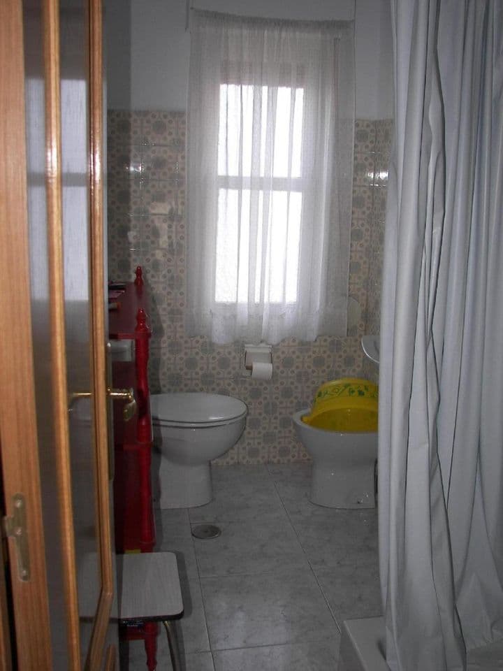 2 bedrooms apartment for rent in Santander, Spain - Image 3