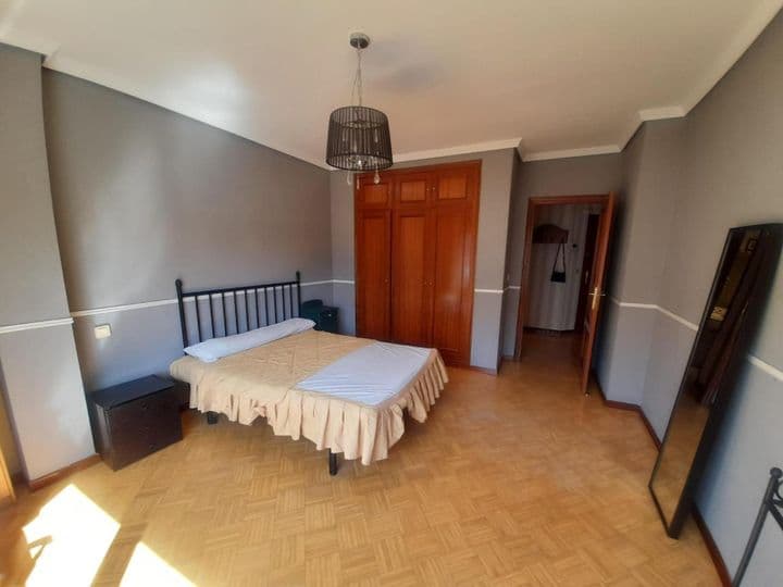 1 bedroom apartment for rent in Valladolid, Spain - Image 9