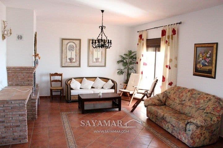 5 bedrooms house for rent in Sayalonga, Spain - Image 3