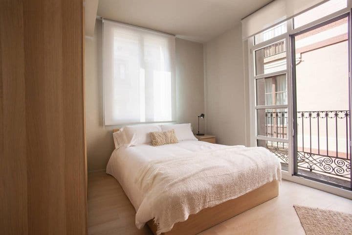 2 bedrooms apartment for rent in Ciutat Vella, Spain - Image 8