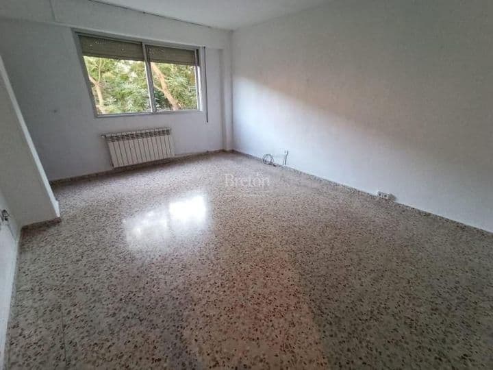 3 bedrooms apartment for rent in Zaragoza, Spain - Image 8