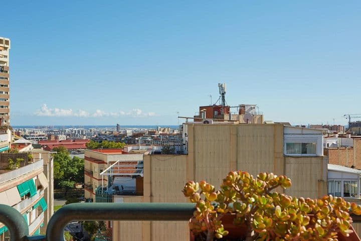 3 bedrooms apartment for rent in Bajo Llobregat, Spain - Image 4