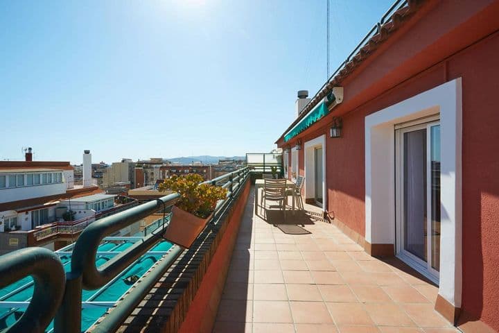 3 bedrooms apartment for rent in Bajo Llobregat, Spain - Image 3