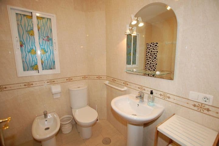 4 bedrooms apartment for rent in Granada, Spain - Image 6