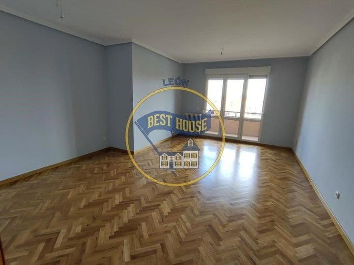 4 bedrooms apartment for rent in Leon, Spain