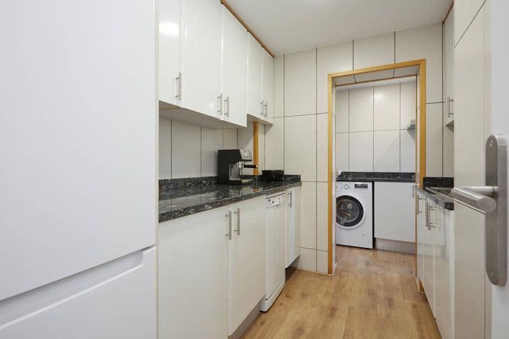 2 bedrooms apartment for rent in Horta-Guinardo, Spain - Image 9