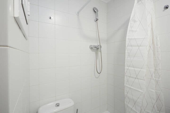 4 bedrooms apartment for rent in Sant Gervasi, Spain - Image 12