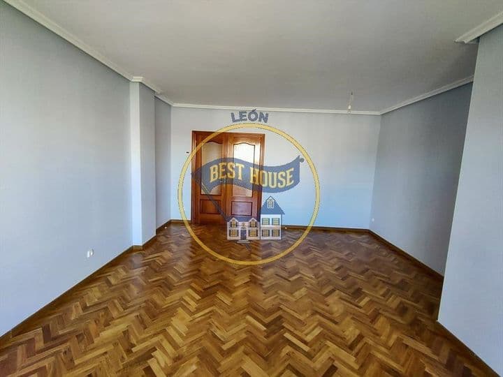 4 bedrooms apartment for rent in Leon, Spain - Image 7