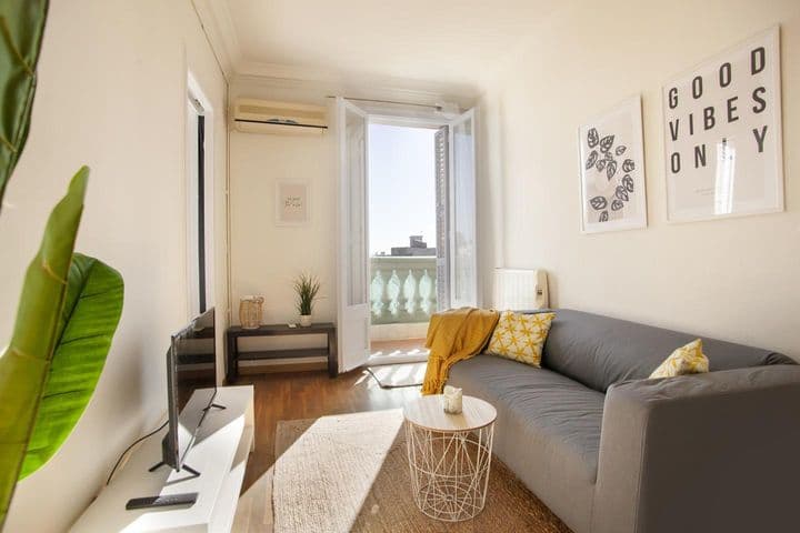 1 bedroom apartment for rent in Gracia, Spain - Image 2