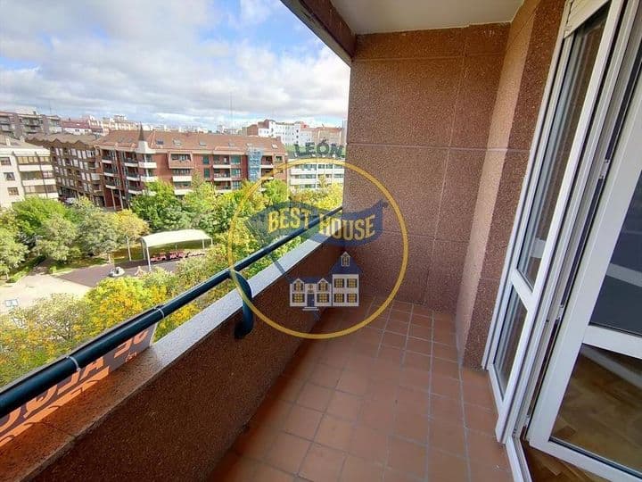 4 bedrooms apartment for rent in Leon, Spain - Image 2