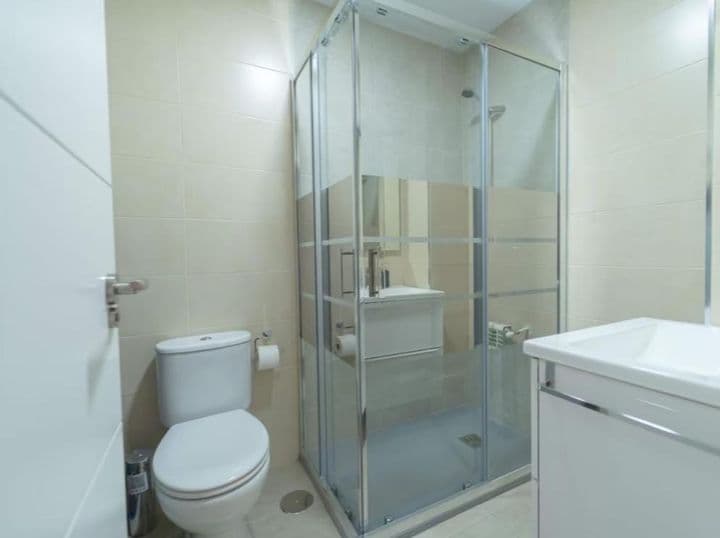 5 bedrooms apartment for rent in Centro-Sagrario, Spain - Image 7