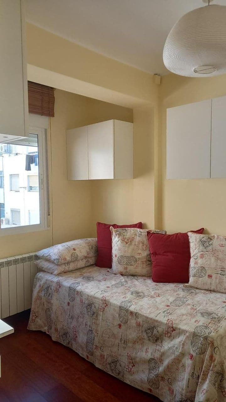 2 bedrooms apartment for rent in Zaragoza, Spain - Image 5