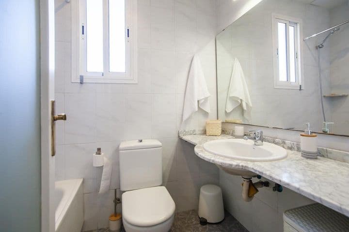 1 bedroom apartment for rent in Gracia, Spain - Image 12