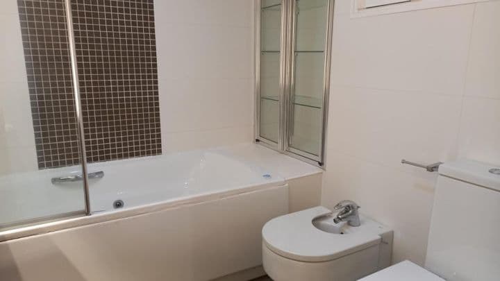 2 bedrooms apartment for rent in Zaragoza, Spain - Image 7