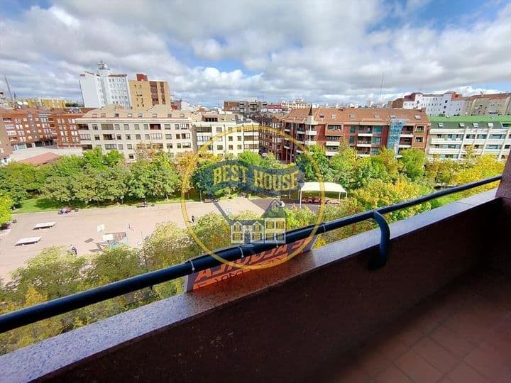 4 bedrooms apartment for rent in Leon, Spain - Image 11