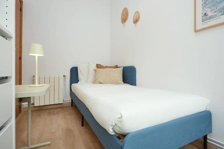 4 bedrooms apartment for rent in Sant Gervasi, Spain - Image 8