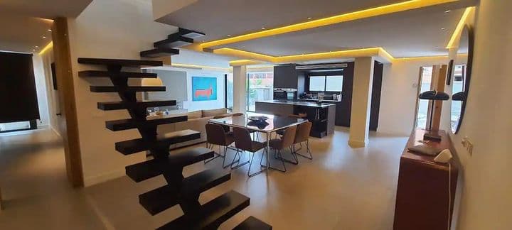 4 bedrooms house for rent in Marbella, Spain - Image 3