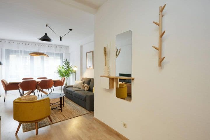 4 bedrooms apartment for rent in Sant Gervasi, Spain - Image 5