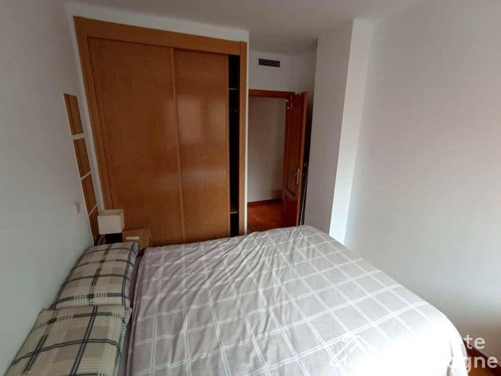 1 bedroom apartment for rent in Numancia, Spain - Image 11