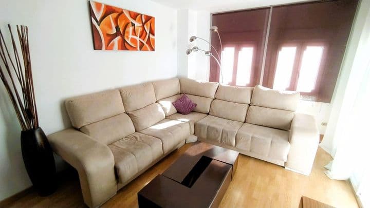 3 bedrooms apartment for rent in Centro, Spain - Image 4