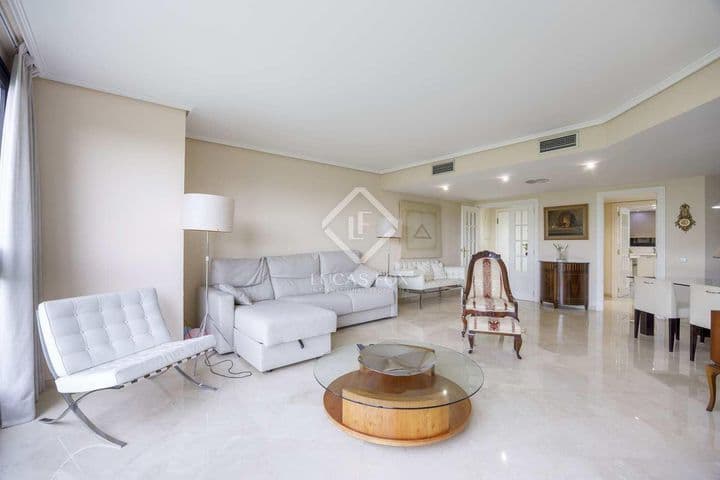 4 bedrooms apartment for rent in Valencia, Spain - Image 8