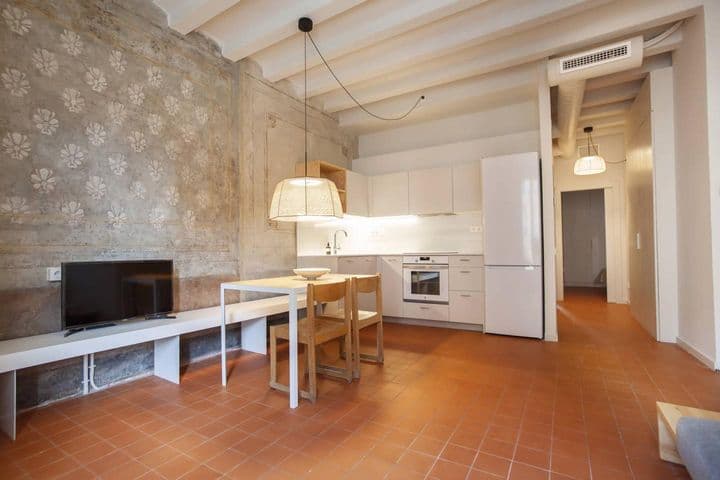 2 bedrooms apartment for rent in Poblenou, Spain - Image 2