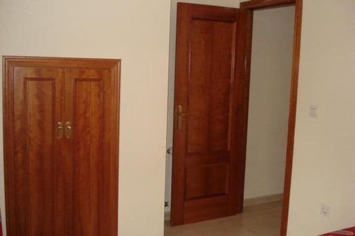 2 bedrooms apartment for rent in Centro-Sagrario, Spain - Image 9