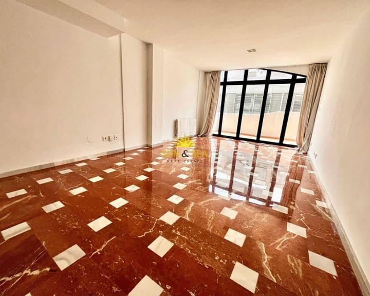 4 bedrooms apartment for rent in Centro, Spain - Image 3