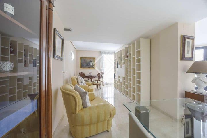 4 bedrooms apartment for rent in Valencia, Spain - Image 11